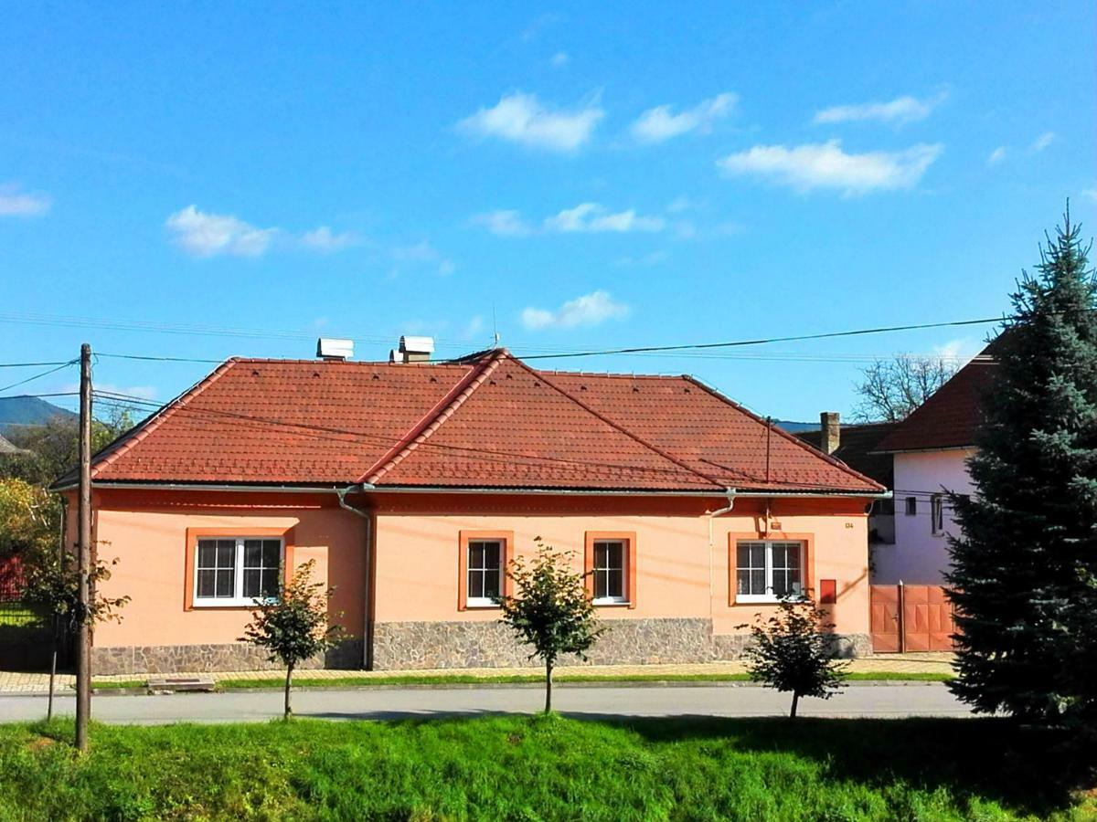 Ubytovanie Betty Guest House Krasnohorske Podhradie Luaran gambar