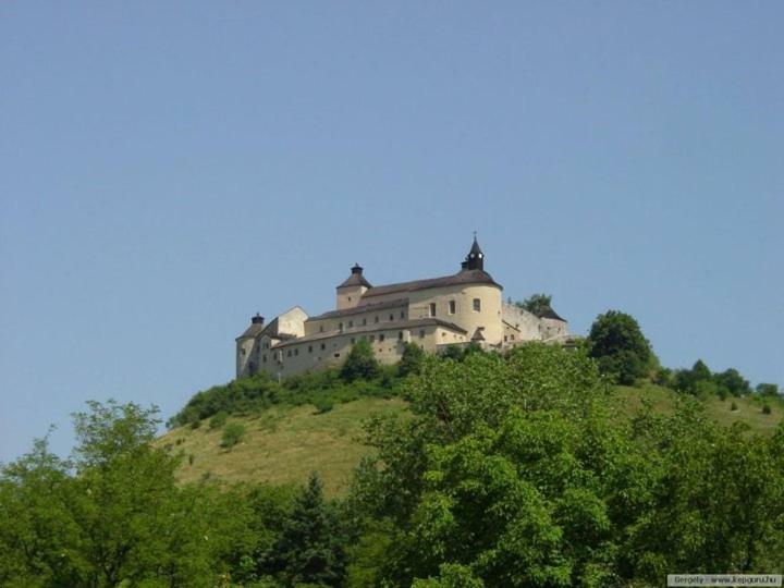 Ubytovanie Betty Guest House Krasnohorske Podhradie Luaran gambar